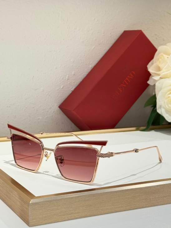 Picture of Valentino Sunglasses _SKUfw71271500fw